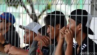 Dari pagi warga sudah menunggu di Lapangan ABC, Senayan, Jakarta Pusat, untuk menyaksikan laga uji coba Timnas Indonesia.