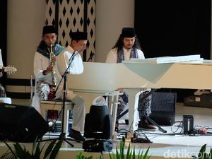 Momen Habib Luthfi Main Piano di Depan Jokowi Saat Festival Sholawat