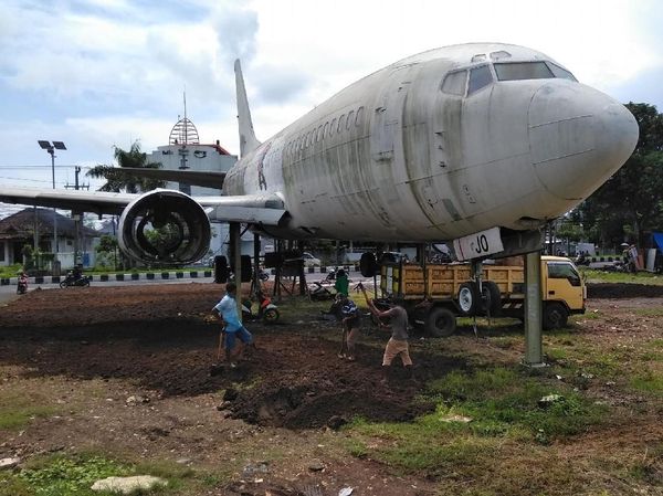 Foto: Pesawat Misterius di Bali, Ada di Pinggir Jalan
