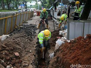 Perbaikan Trotoar di Jalan Gerbang Pemuda