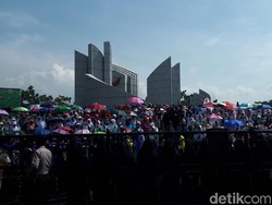 Serukan Perlawanan Teror Ulama, Ribuan Jemaah Persis Aksi di Monju