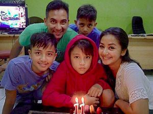 Gantengnya 3 Buah Hati Amara dan Frans Lingua Gantengnya 3 Buah Hati Amara dan Frans Lingua