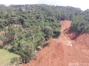 Ada Retakan Tanah, Pencarian Korban Longsor di Brebes Dihentikan