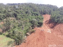 Ada Retakan Tanah, Pencarian Korban Longsor di Brebes Dihentikan