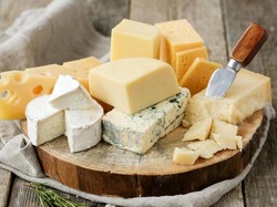 Bolehkah Menyimpan Keju dalam Freezer? Ini Penjelasannya