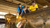 Lihat Nih Keseruan Mancing Sebelum Mulai Makan di Restoran Ini