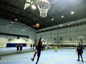 Ketika Anak-anak Panti asuhan Dilatih Bermain Basket