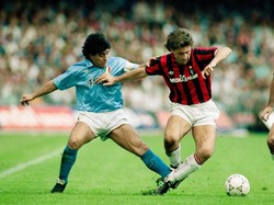 Dua gelar Scudetto yang dirasakan Napoli saat ini lahir ketika masih ada Diego Maradona. (Foto: Simon Bruty/Allsport/Getty Images)