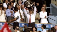 Sebelum Wembley dirombak, Wenger sempat dua kali lagi tampil di Wembley dan memenangi dua ajang Community Shield yang dulunya bernama Charity Shield. Dia mengalahkan Manchester United di 1998 dan 1999. (Getty Images)