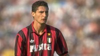 Daniele Massaro adalah pahlawan Milan di final Liga Champions 1993/1994. Massaro sempat dipinjamkan ke Roma pada musim 1988/1989. Foto: Ben Radford/Allsport