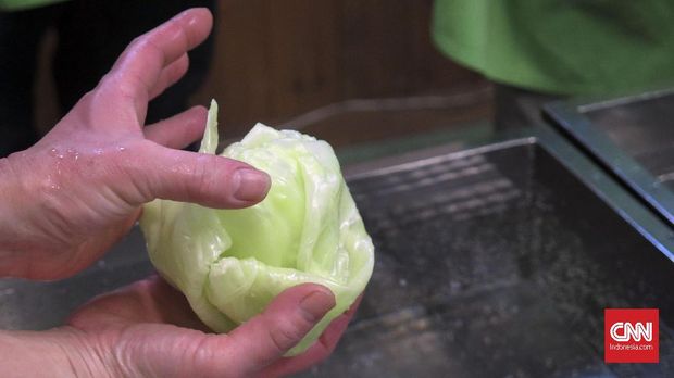 Keseruan Belajar Membuat Replika Makanan di Distrik Hachiman,