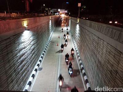 Melihat Cantiknya Underpass Kartini di Malam Hari