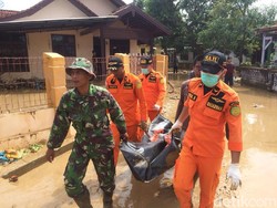 Banjir Cirebon, Nenek 80 Tahun Ditemukan Tewas di Rumahnya