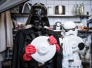 Begini Jadinya Kalau Darth Vader Lagi Krisis Finansial