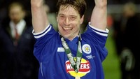Di awal 2000-an, Leicester City adalah salah satu kekuatan di persepakbolaan Inggris. Pemain andalannya, Tony Cottee, mengangkat trofi Piala Liga Inggris pada musim 1999/2000. Leicester tiga kali juara di kompetisi ini. (Getty Images)