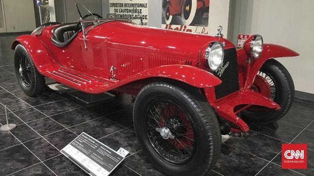 Pengunjung Museum Toyota harus membayar 1.000 Yen.