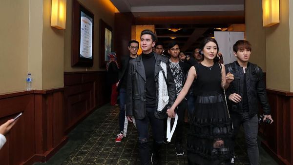 Aih! Mesranya Natasha Wilona dan Verrel Bramasta