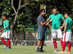 Luis Milla di Mata Pemain Timnas Luis Milla di Mata Pemain Timnas