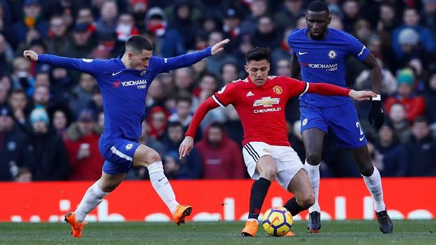 Eden Hazard terlihat kesal ketika diganti Antonio Conte saat Chelsea dikalahkan Manchester United.