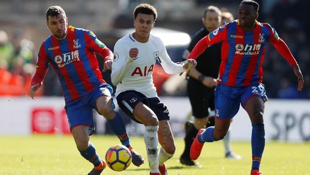 Peluang terbaik Spurs di babak pertama dimiliki Dele Alli.