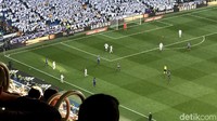 Nama Ronaldo masih terus dielu-elukan sepanjang laga hingga berakhirnya peluit panjang. Kesempatan CR7 untuk mencetak hattrick lewat titik 12 pas ia relakan demi Benzema yang telah memberikan dua assist manis pada laga itu.