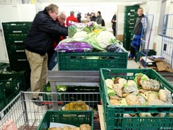 Organisasi Bantuan Makanan Jerman Dikritik Tak Terima Orang Asing