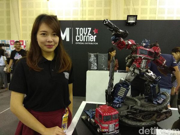 Deretan SPG Cantik yang Bikin Salah Fokus di Toys Fair Balai Kartini