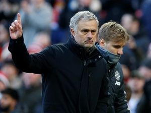 Girangnya Fans Ini Usai Dapat Buku Catatan Strategi Mourinho
