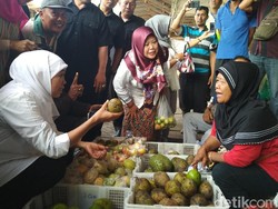 Infrastruktur Jadi Perhatian Khofifah Saat Blusukan di Tulungagung