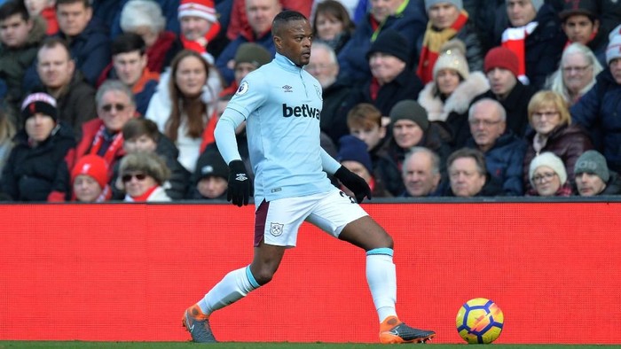 Debut Bersama West Ham, Evra Langsung Dapat Tiga Jahitan