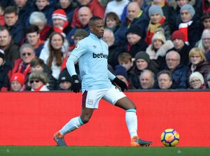 Debut Bersama West Ham, Evra Langsung Dapat Tiga Jahitan