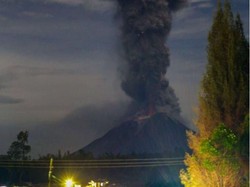 Kembali Erupsi, Gunung Sinabung Semburkan Abu Vulkanik 3,8 Km
