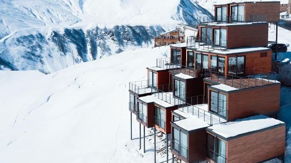 Foto: Resor Ski Keren dari Kontainer Bekas