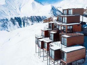 Foto: Resor Ski Keren dari Kontainer Bekas