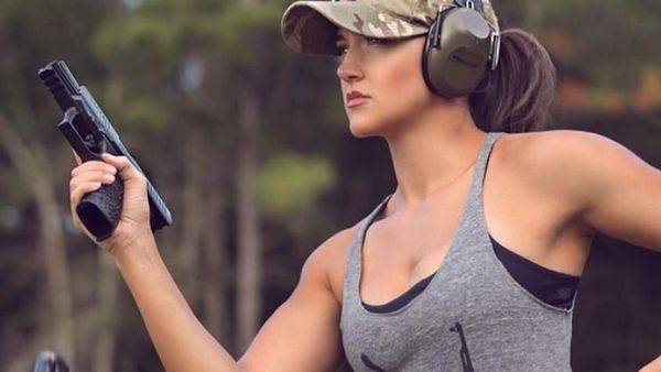 Foto: Seksinya Lauren Victoria, Mantan Tentara yang Bugar dan Kekar