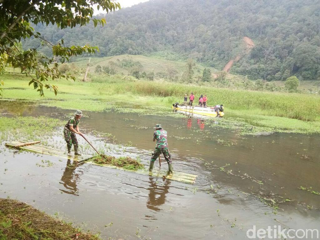 Normalisasi Hulu Ciliwung , TNI-Polri Keruk Telaga Saat di Puncak Normalisasi Hulu Ciliwung , TNI-Polri Keruk Telaga Saat di Puncak