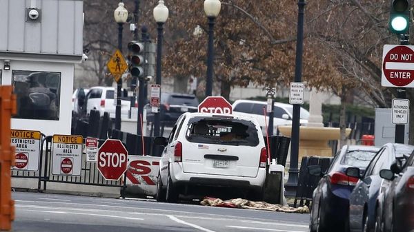 Foto: Mobil yang Dipakai Jessica Ford Seruduk Gedung Putih