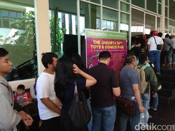 Ratusan Orang Antre Mengular di Balai Kartini, Ada Apa Sih?