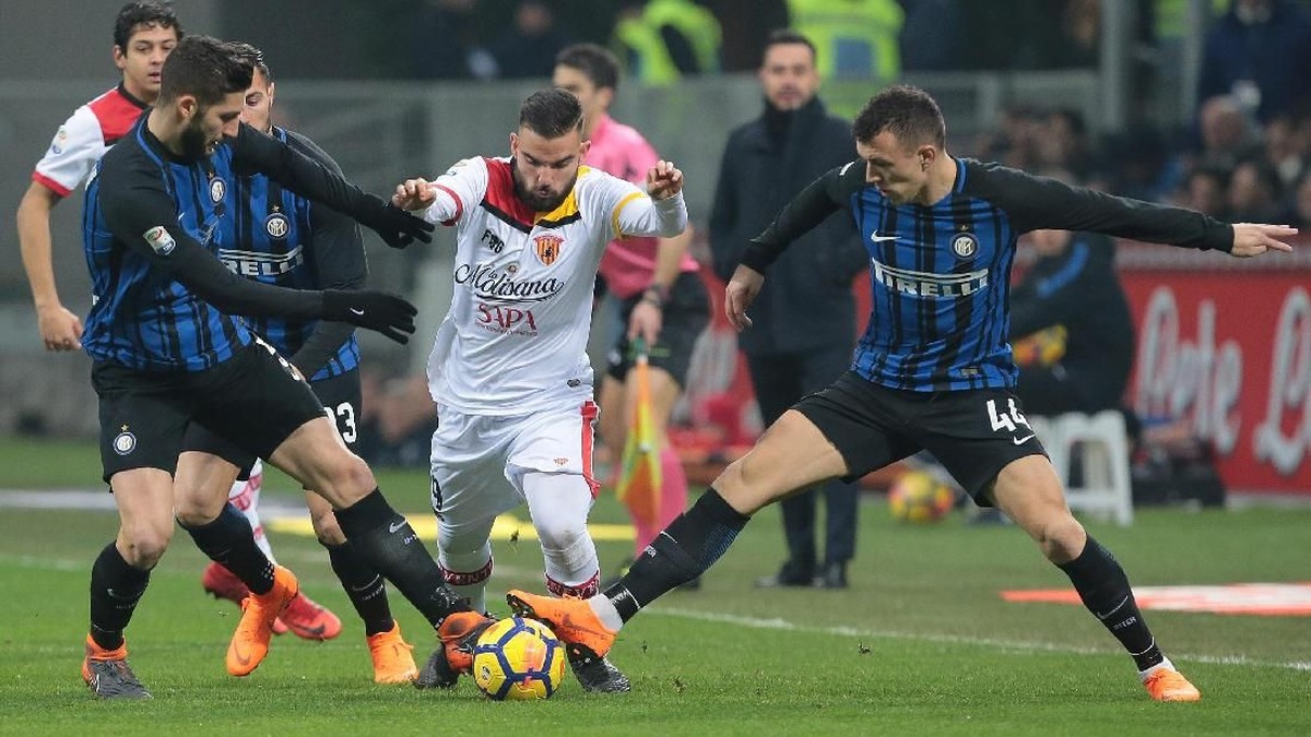 Inter Milan menang 2-0 atas Crotone. (Foto: Emilio Andreoli/Getty Images)