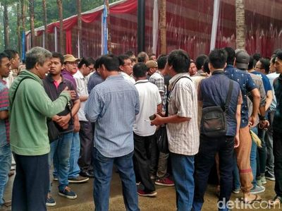 Ramai-ramai Bikin SIM A Taksi Online