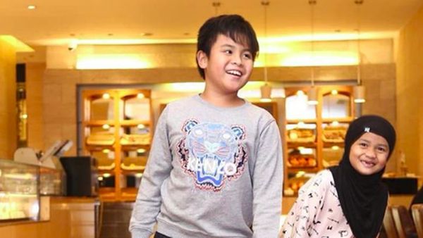 Cute-nya Rahlil dan Rahlia, Dua Anak Ineke Koesherawati