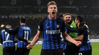 Inter Milan sudah berulang kali menyebut Milan Skriniar tak dijual. Tapi kalau harga yang ditawarkan sesuai bukan tak mungkin Nerazzurri mau melepasnya. MU yang sangat butuh tambahan kekuatan di lini belakang membidik bek asal SLovakia ini. (Massimo Pinca/REUTERS)