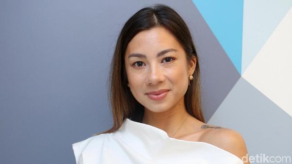 Ini Jennifer, Perempuan yang Buat Irfan Bachdim Betah di Rumah