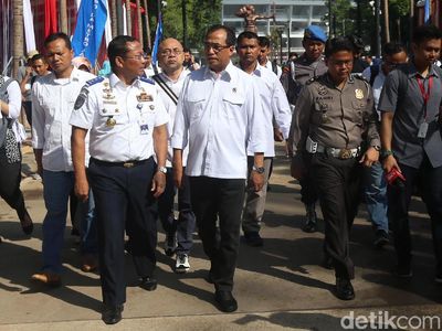 Menhub Pantau Ujian SIM Massal di GBK