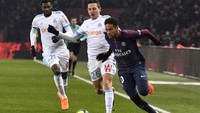 Tanpa Neymar, PSG tetap mampu mempertahankan keunggulannya atas Marseille berkat gol-gol dari Kylian Mbappe, Edinson Cavani, dan gol bunuh diri pemain lawan Rolando. (Foto: Gerard Julien/AFP Photo)
