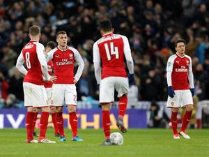 Kritik Tajam Gary Neville: Arsenal Main Ogah-ogahan