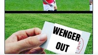 Saat menghadapi Chelsea, gelandang Manchester United Nemanja Matic dapat secarik kertas dari Jose Mourinho sang manajer. Isinya... Wenger Out! (Foto: Internet)