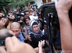 Dhawiya Terjerat Kasus Narkoba, Elvy Merasa Hancur dan Sedih
