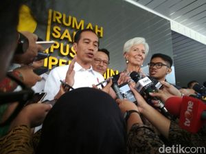 Jokowi Pamer Jumlah Peserta KIS kepada Bos IMF Jokowi Pamer Jumlah Peserta KIS kepada Bos IMF
