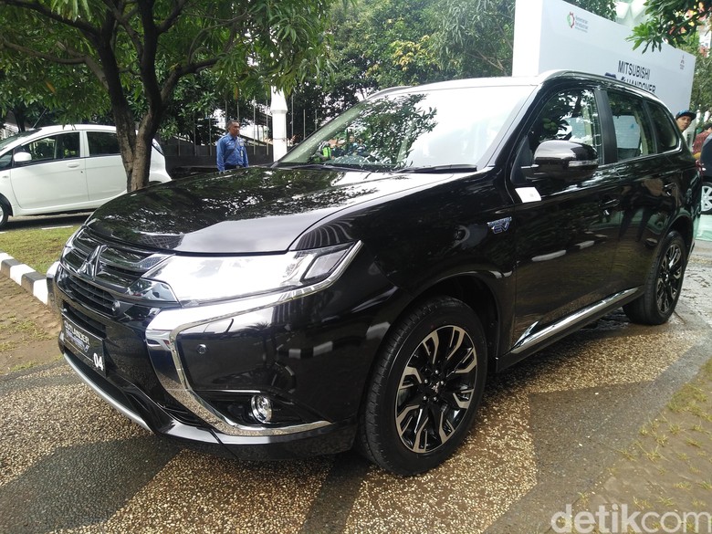 Mitsubishi Outlander PHEV. Foto: Khairul Imam Ghozali